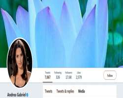 The beautiful actress has more than 17 thousand followers on Twitter.